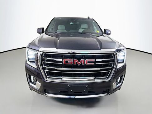 Used 2024 GMC Yukon XL SLT w/ SLT Luxury Package AWD/4WD image 2