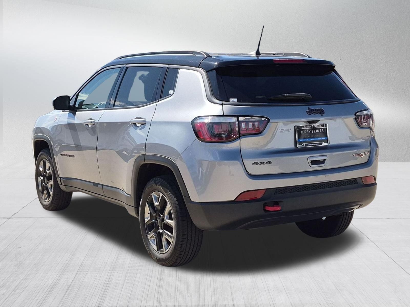 Used 2018 Jeep Compass Trailhawk AWD/4WD image 3