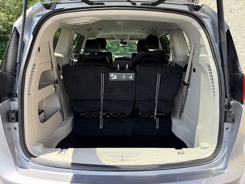 Used 2019 Chrysler Pacifica Touring-L w/ Advanced Safetytec Group FWD image 22