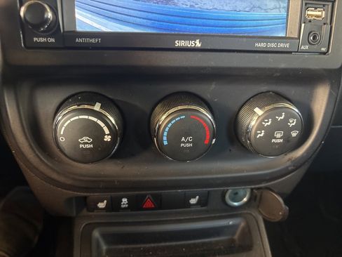 Used 2014 Jeep Patriot Latitude w/ Sun/Sound Group image 18