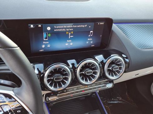 Used 2025 Mercedes-Benz GLA 250 4MATIC image 5