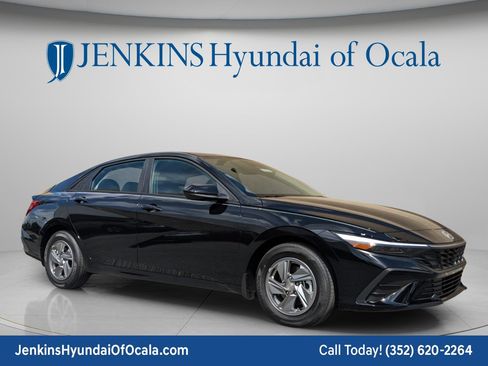 New 2026 Hyundai Elantra SE FWD image 1