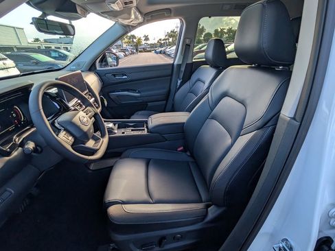 New 2026 Nissan Pathfinder SL w/ SL Premium Package FWD image 10