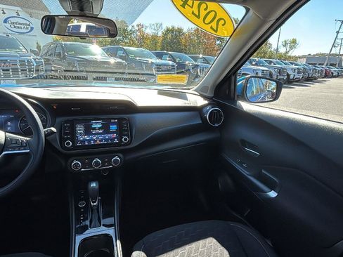Used 2024 Nissan Kicks SV image 27