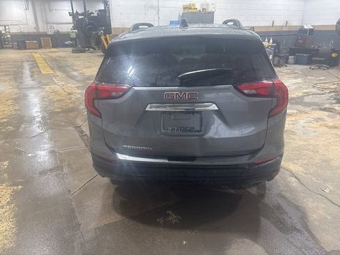 Used 2019 GMC Terrain SLE w/ Driver Convenience Package image 3