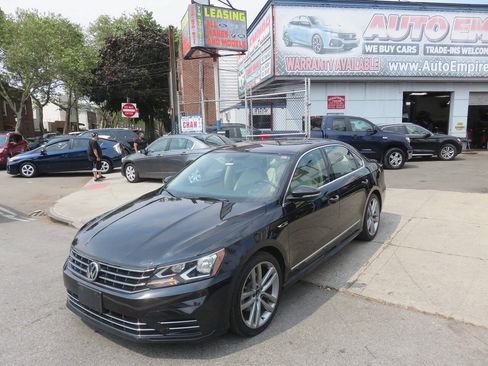Used 2017 Volkswagen Passat 1.8T R-Line FWD image 2