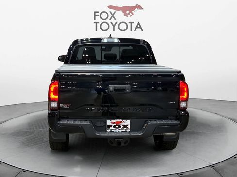 Used 2018 Toyota Tacoma TRD Sport AWD/4WD image 5