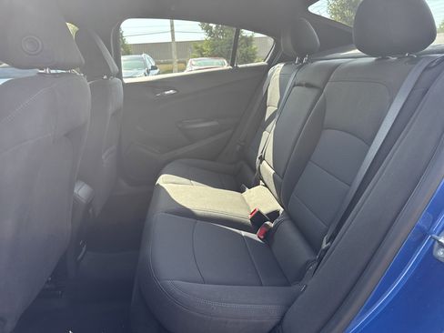 Used 2018 Chevrolet Cruze LT w/ Convenience Package image 9