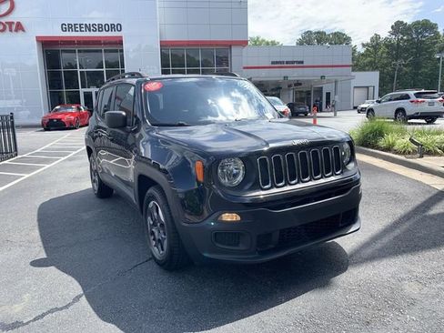 Used 2017 Jeep Renegade Sport w/ Power & Air Group FWD image 2