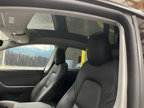 Used 2022 Tesla Model Y Long Range image 19