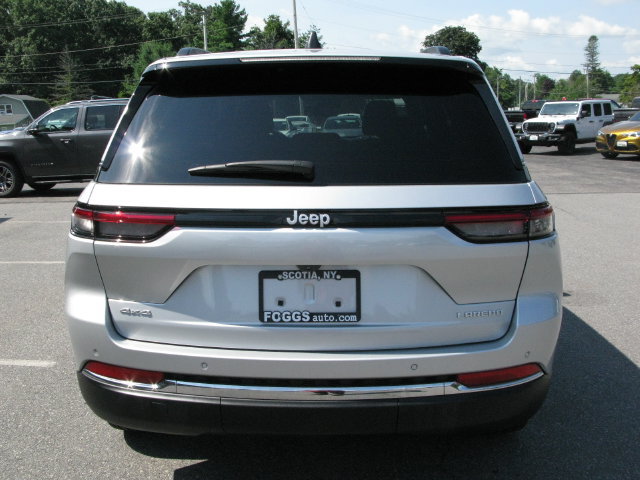 Used 2024 Jeep Grand Cherokee Laredo X w/ Luxury Tech Group I AWD/4WD image 5