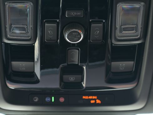 Used 2026 Chevrolet Suburban High Country AWD/4WD image 12