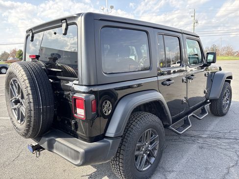 Used 2024 Jeep Wrangler Unlimited Sport AWD/4WD image 4