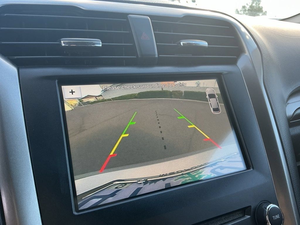 Used 2017 Ford Fusion SE w/ Equipment Group 201A FWD image 30
