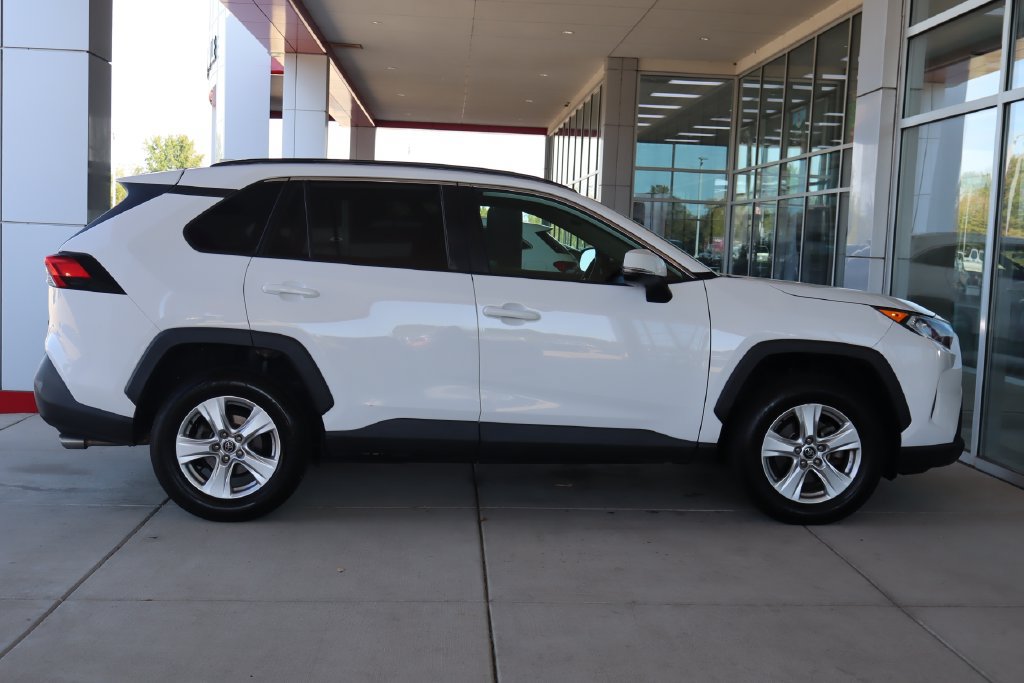 Used 2020 Toyota RAV4 XLE FWD image 11