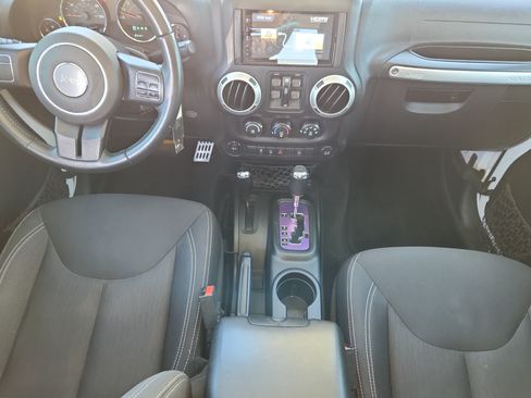 Used 2017 Jeep Wrangler Unlimited Sahara AWD/4WD image 12