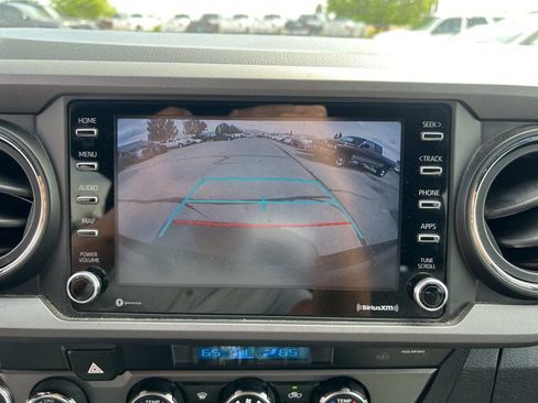 Used 2022 Toyota Tacoma TRD Off-Road w/ Technology Package AWD/4WD image 10