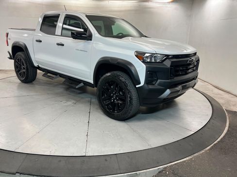 Used 2023 Chevrolet Colorado Trail Boss w/ Technology Package AWD/4WD image 8