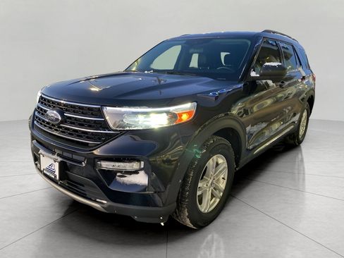 Certified 2023 Ford Explorer XLT w/ Equipment Group 202A image 3