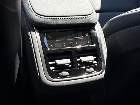 New 2026 Volvo XC90 B5 Plus w/ Protection Package Premier image 16