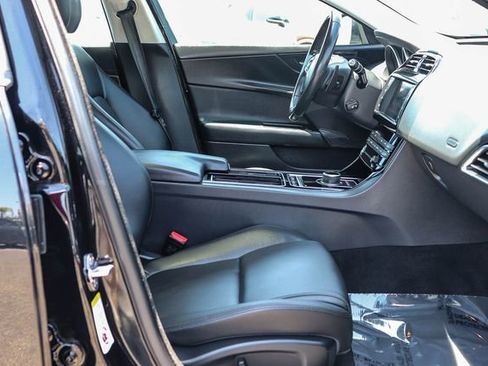 Used 2018 Jaguar XE RWD image 19