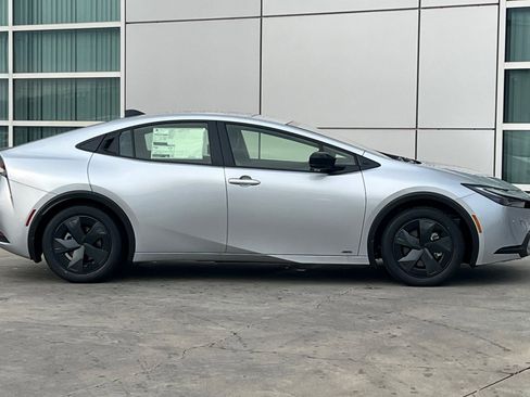 New 2026 Toyota Prius LE image 3