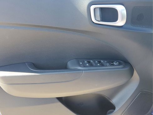 Certified 2025 Hyundai Venue SEL FWD image 14