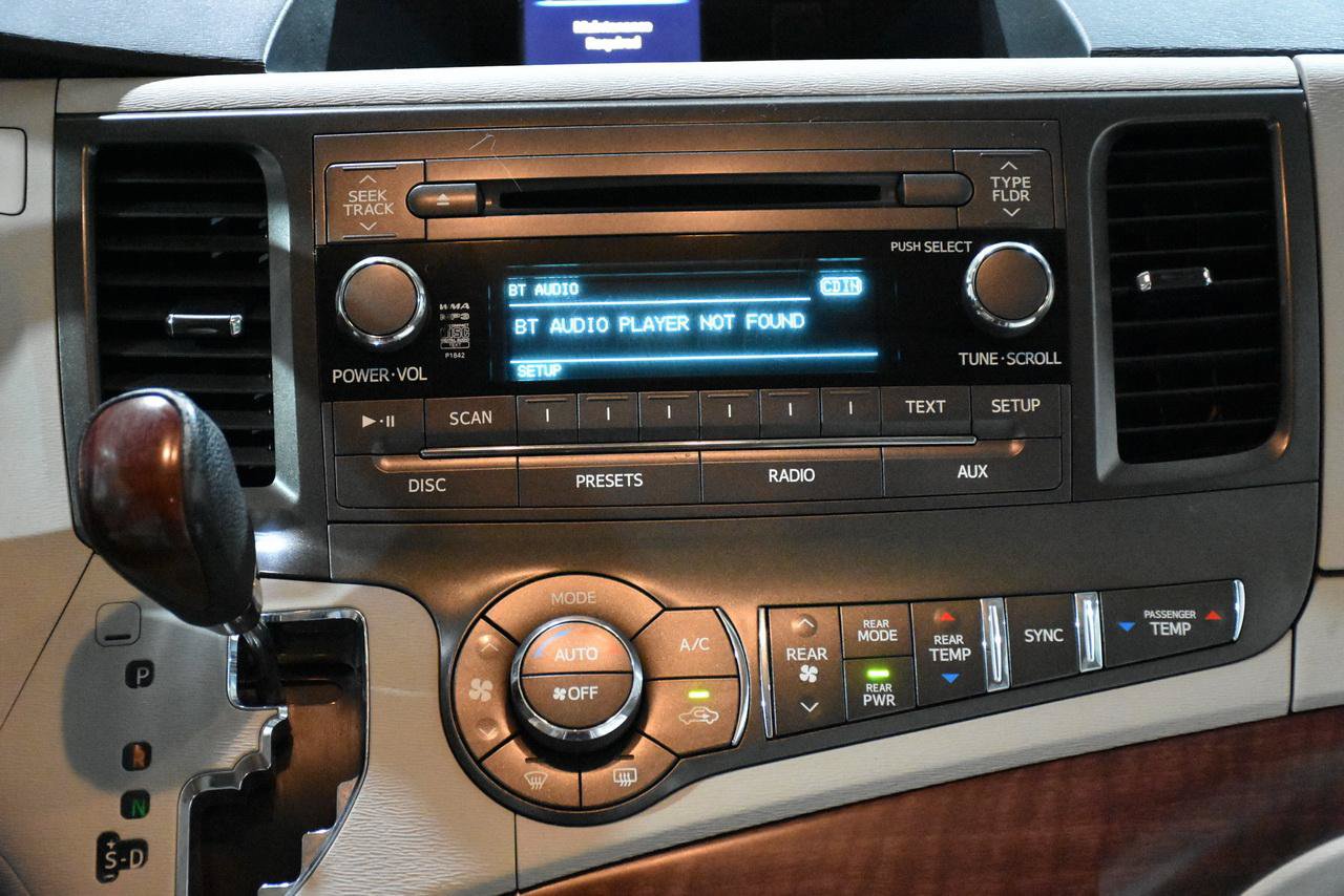 Used 2012 Toyota Sienna XLE FWD image 15
