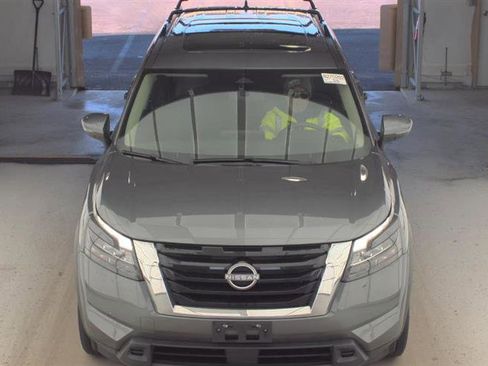 Used 2023 Nissan Pathfinder SV w/ SV Premium Package image 5