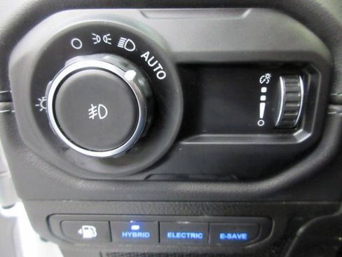 Used 2024 Jeep Wrangler Unlimited Sahara w/ Safety Group AWD/4WD image 13