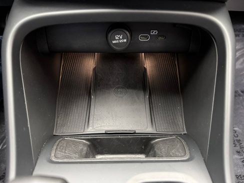 Used 2025 Volvo XC40 B5 Core image 18