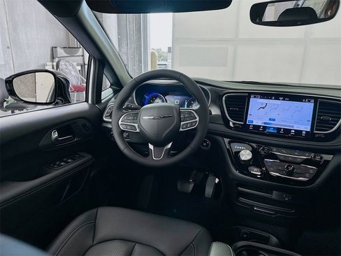 New 2026 Chrysler Pacifica Select image 23