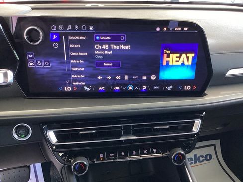 Used 2024 Chevrolet Traverse LT FWD image 15