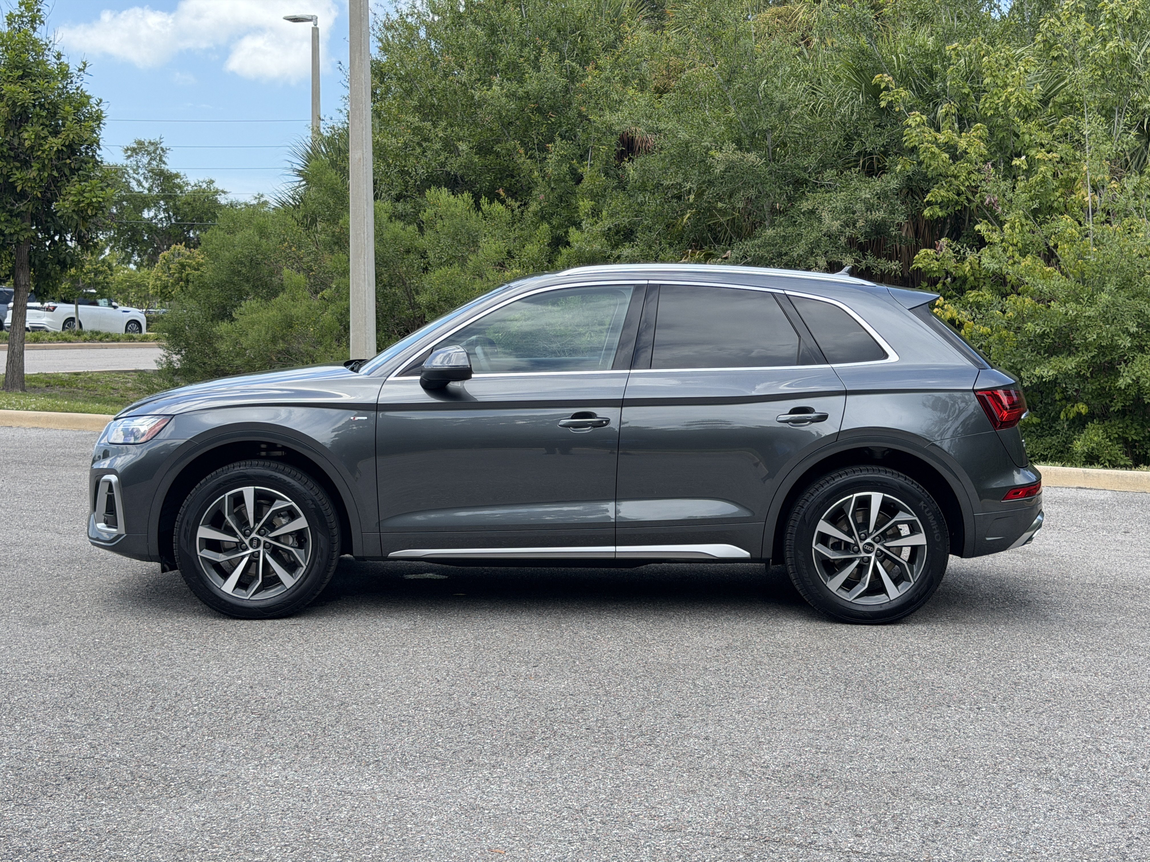 Certified 2023 Audi Q5 2.0T Premium Plus w/ Premium Plus Package AWD/4WD image 4