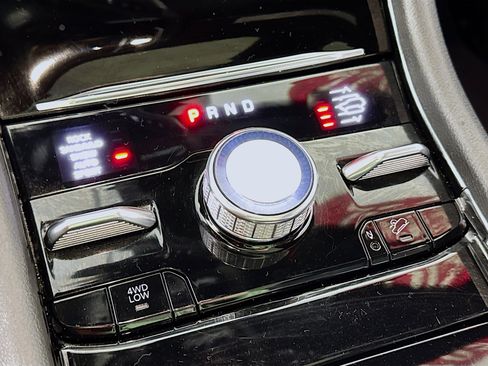 Used 2022 Jeep Grand Cherokee Overland w/ Advanced Protech Group III image 20