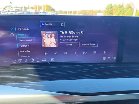 Used 2025 Cadillac Escalade ESV Sport w/ Touring Package image 17