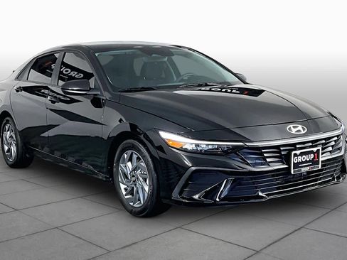 Used 2025 Hyundai Elantra Hybrid FWD image 3