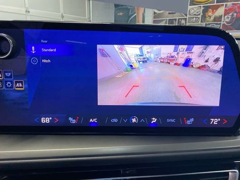 Used 2025 Chevrolet Traverse LT image 26