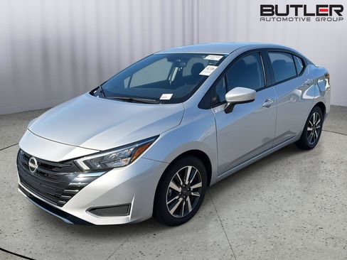Used 2025 Nissan Versa SV FWD image 2