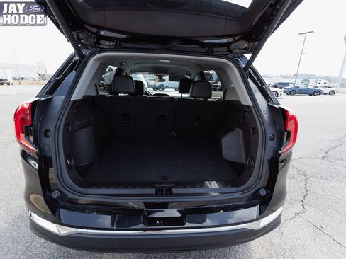 Used 2024 GMC Terrain SLT image 2