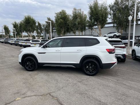 New 2026 Volkswagen Atlas Peak Edition image 3