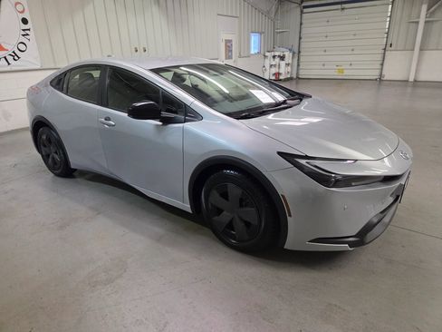 Used 2023 Toyota Prius LE FWD image 10