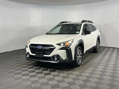 Used 2025 Subaru Outback Premium image 9