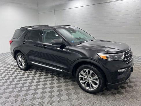 Used 2022 Ford Explorer XLT w/ Equipment Group 202A image 4