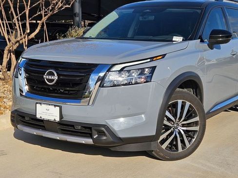 Used 2023 Nissan Pathfinder Platinum image 6