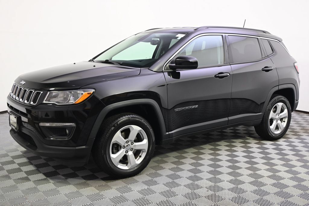 Used 2018 Jeep Compass Latitude w/ Popular Equipment Group AWD/4WD image 2