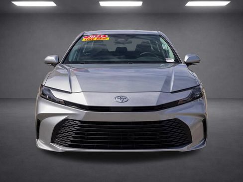 Used 2025 Toyota Camry LE FWD image 9