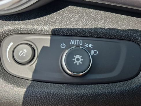 New 2026 Chevrolet Trax ACTIV w/ Sunroof Package FWD image 25