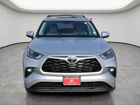 Used 2022 Toyota Highlander XLE image 6