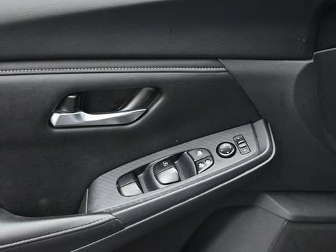 Used 2024 Nissan Sentra SV FWD image 8